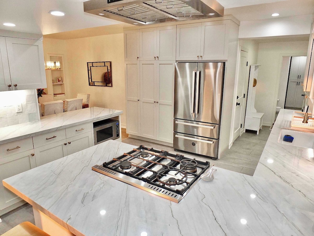 Beachfront Estate - LB Peninsula