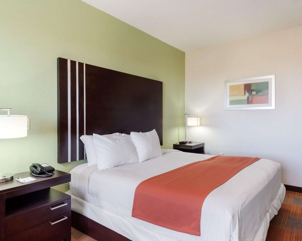 Garner Hotel Victoria - East by IHG