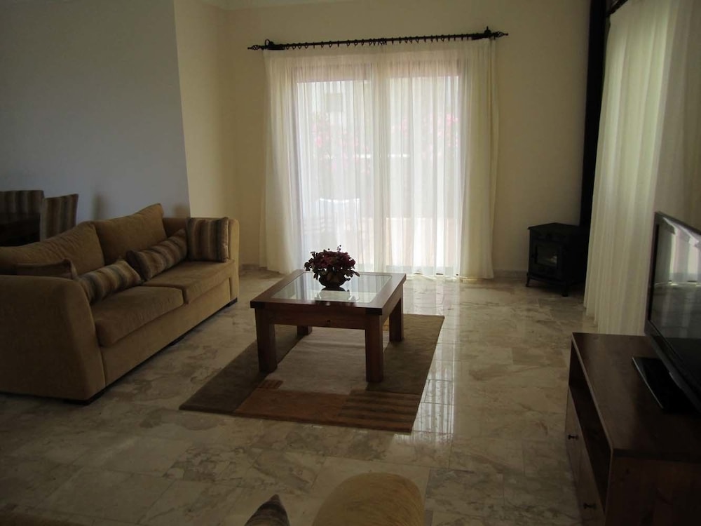 Villa Morlais by Amy Villas view 5