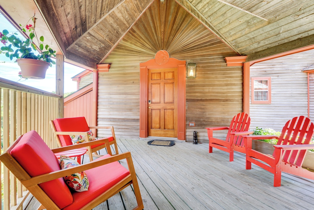 10 Mi to Mt Snow! Grand Estate Built to Entertain