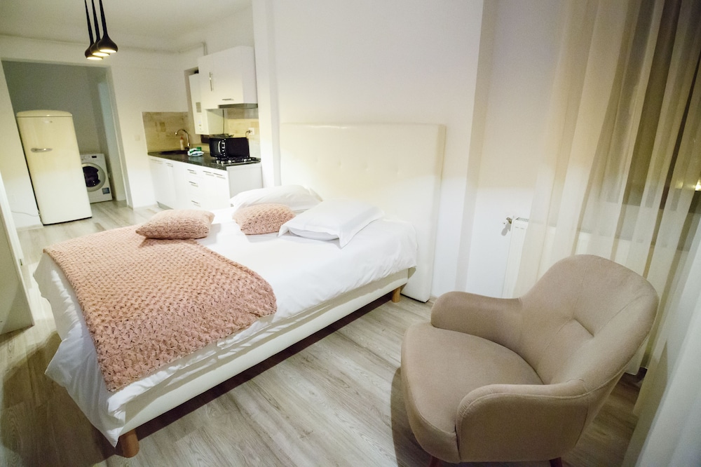 Hotel Metropolitan Iassium Luxury Suites - Image 1