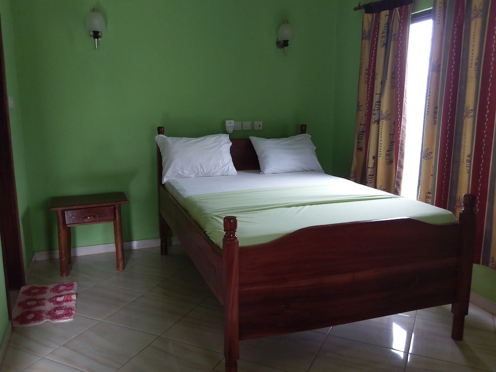 Big Foot Safari Lodge view 4