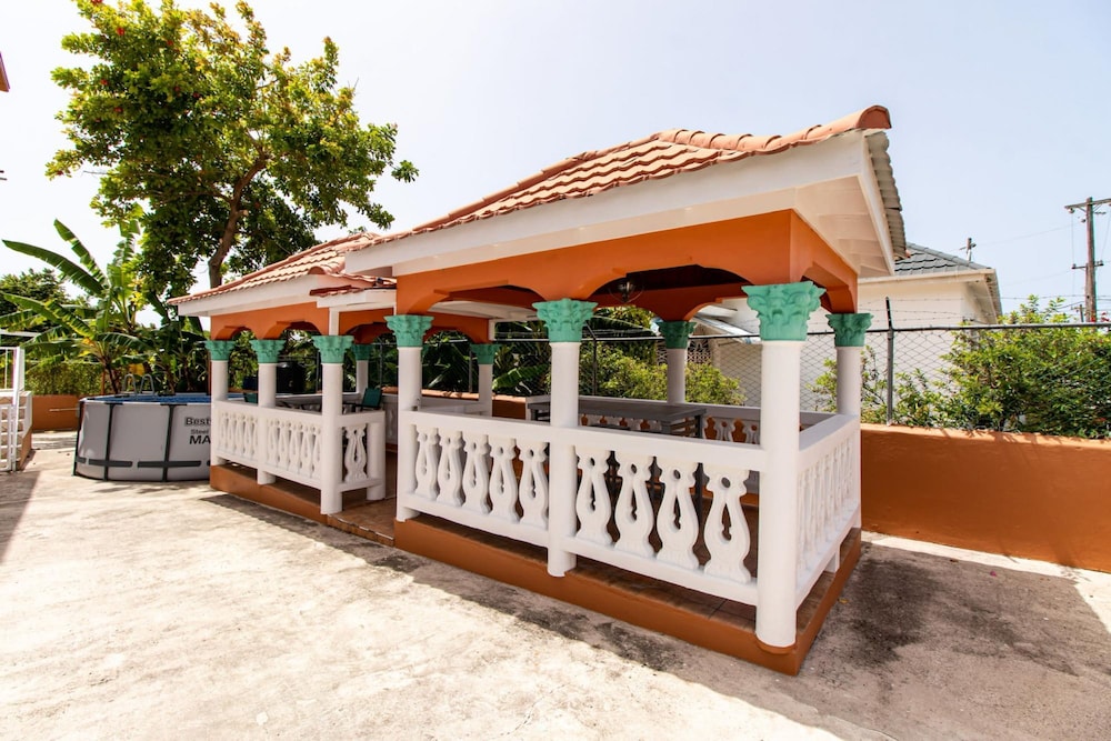 Runaway Bay Gem Suite