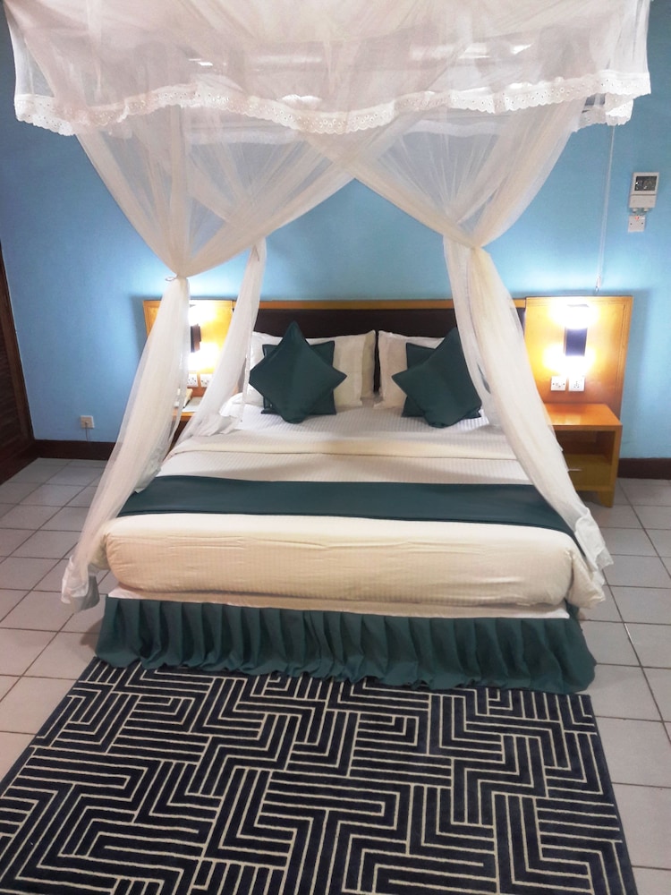 Best Western Jangwani Sea Breeze Hotel