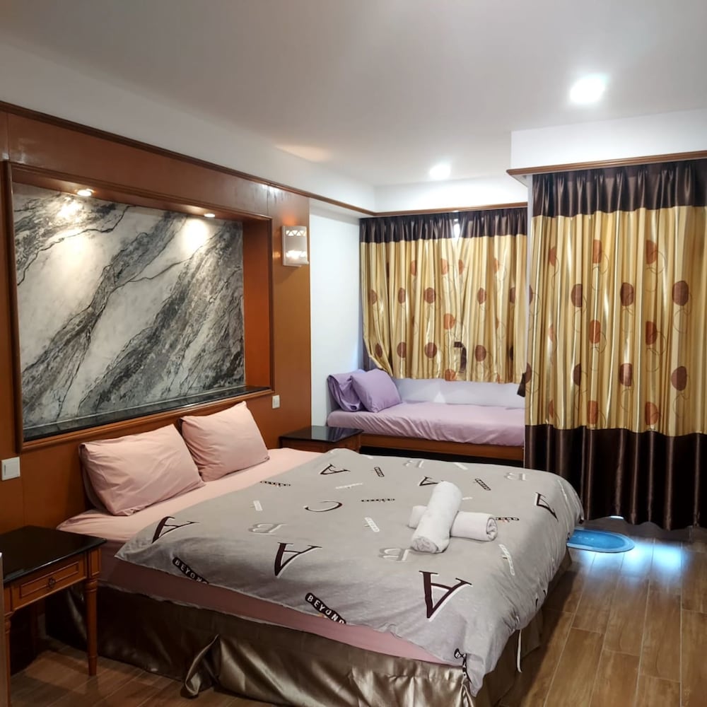 Deluxe Lower Water Chalet Private Unit