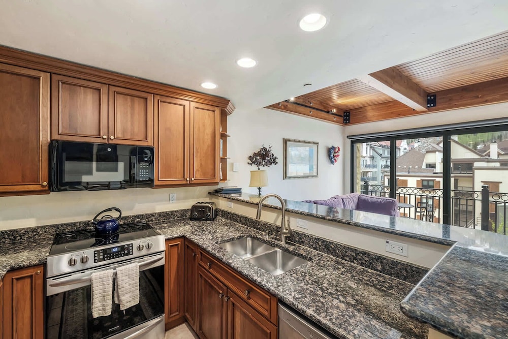 Landmark Vail - Charming Condo for 8 with Resort-style Amenities