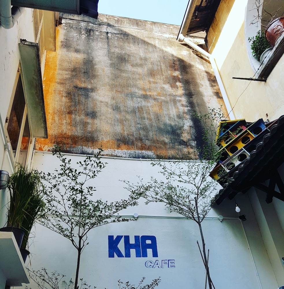 KHA Hostel & Cafe