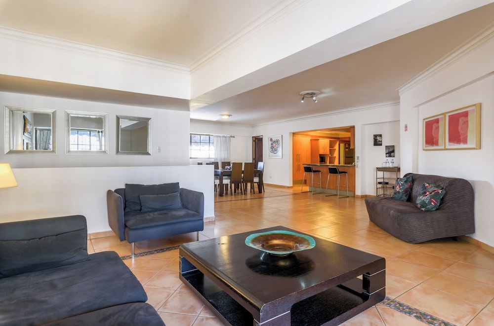 Apartment in Bella Vista Sleeps 10