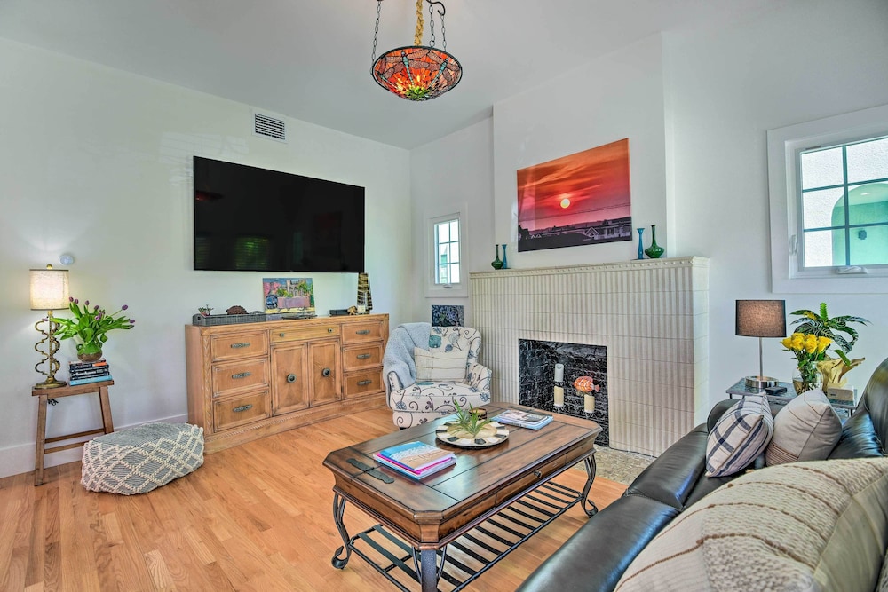 Sarasota Home in Historic District w/ Patio!