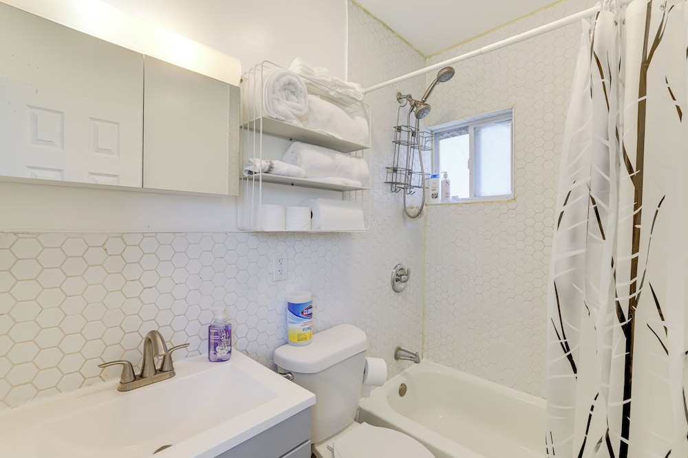 2 Mi to State Park: Updated Niagara Falls Home
