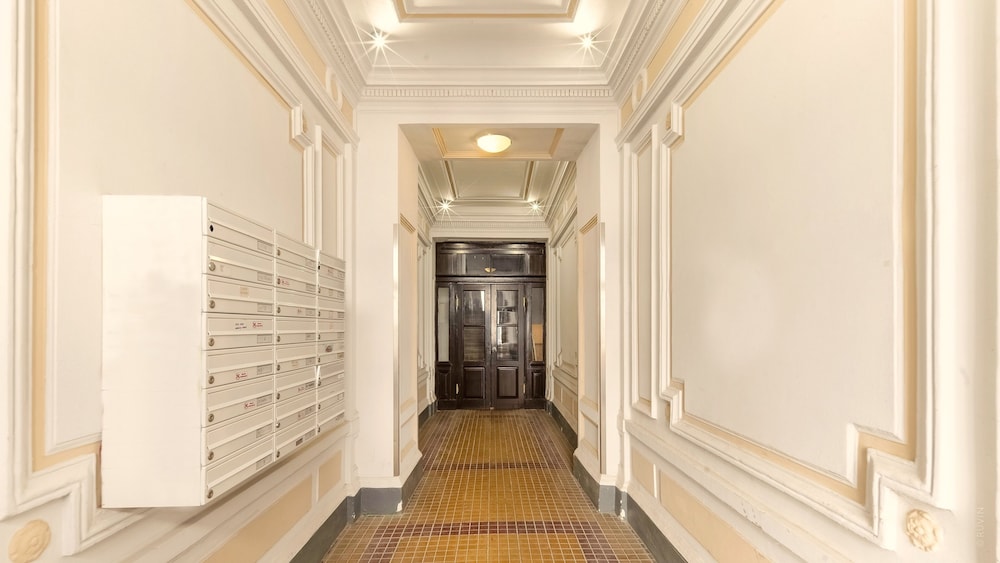 Designer Apartment - 5 min to Center