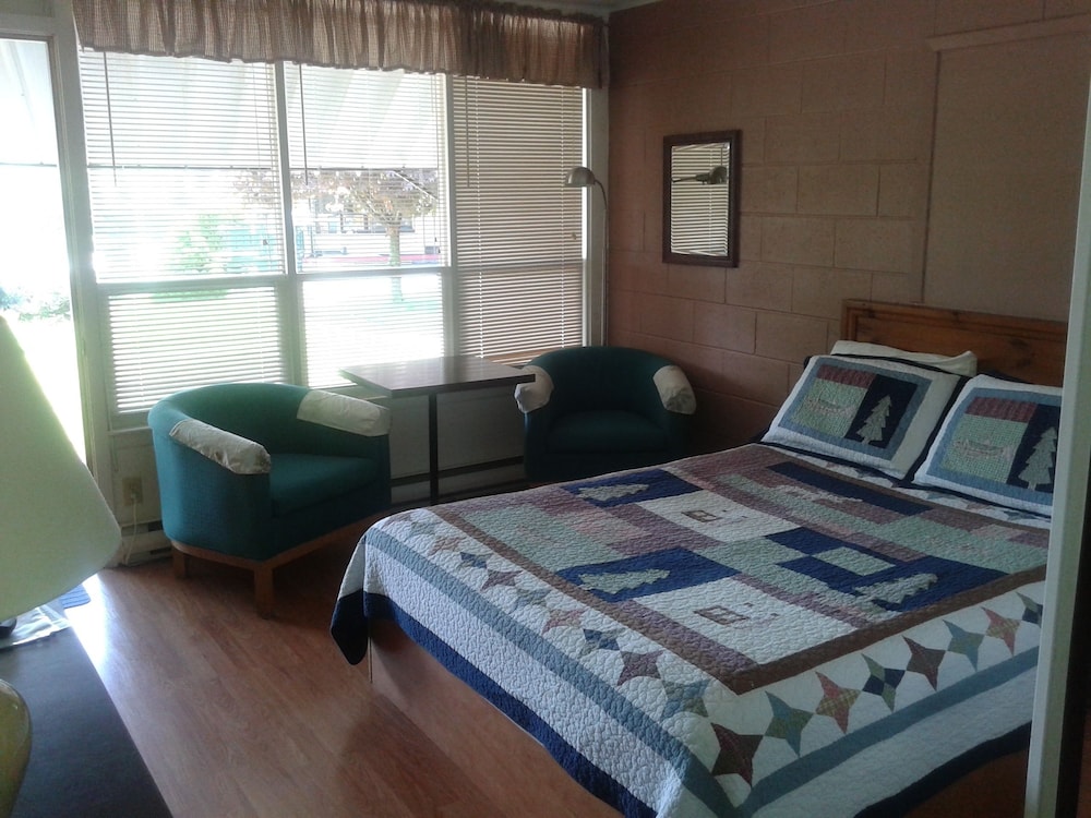 Capricorn Motel Royale Thousand Islands