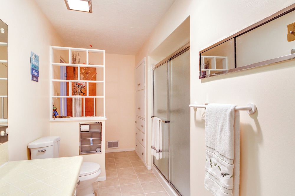 Mtn Views, Patio + Grill: Family Home, 6 Mi to UNM