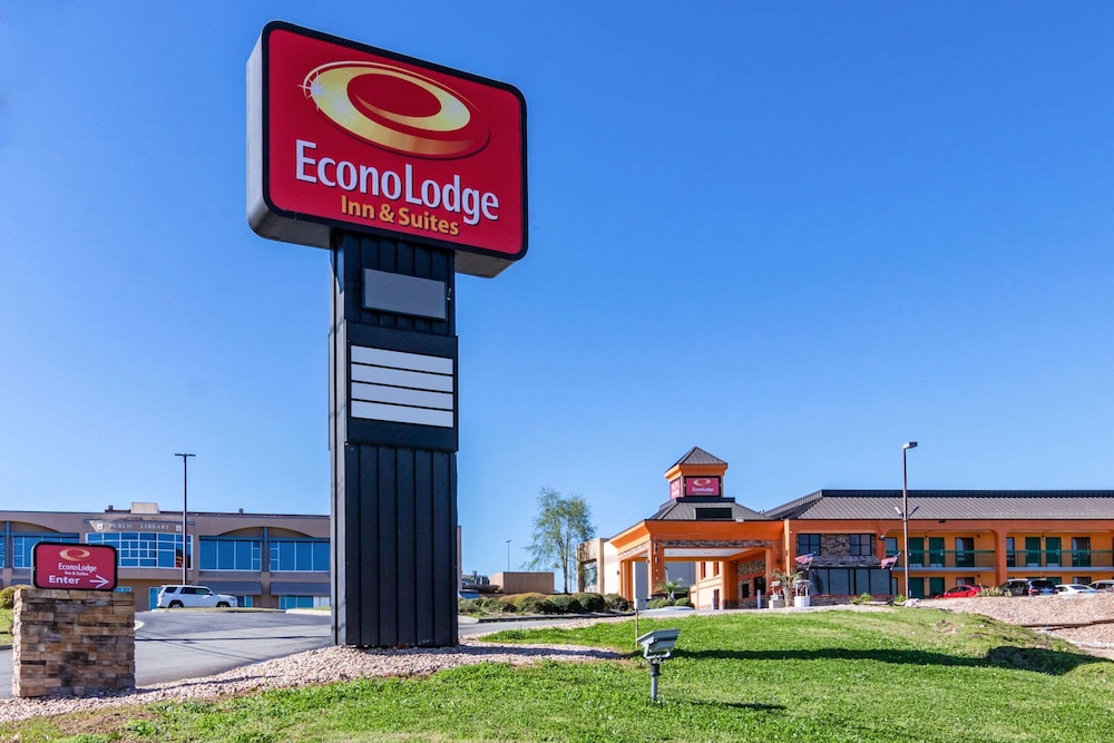 Macon Vacations - Econo Lodge Inn  Suites - Property Image 3