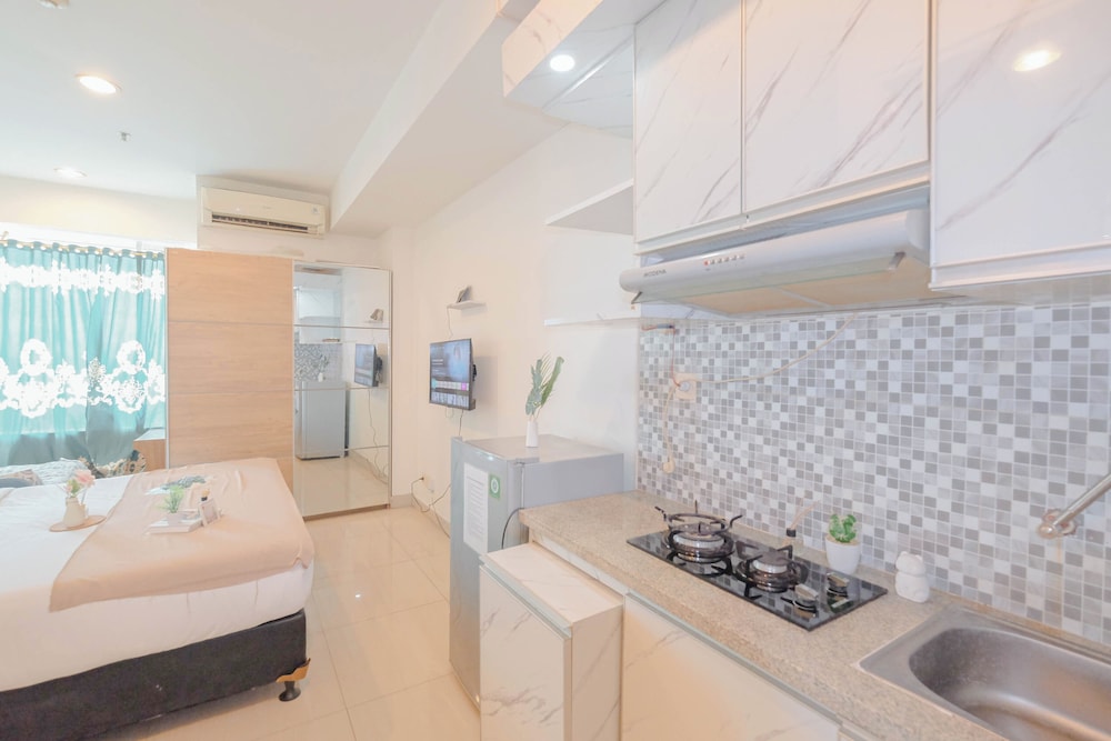 Neutral Studio Room At Grand Kamala Lagoon Apartment