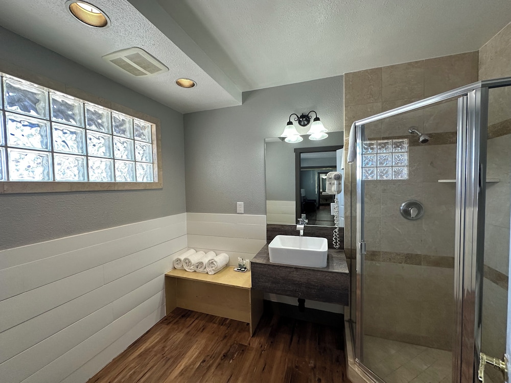 Lake Tahoe Vacations - Lake Ridge Hotel - Property Image 8