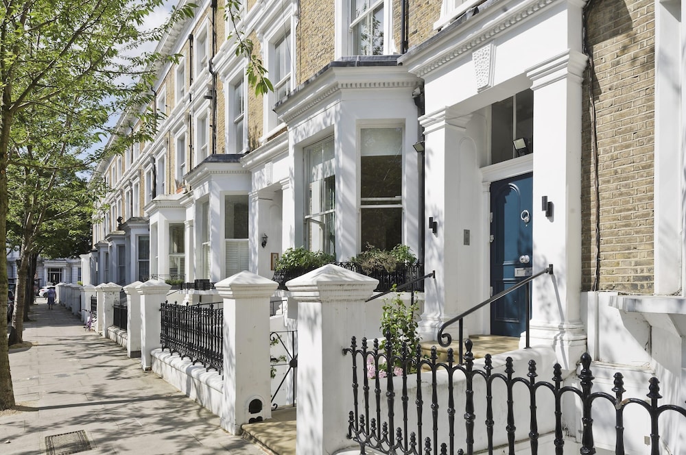 Gorgeous Stylish Interior Designed 5 Bed Home in Holland Park - Superb Location