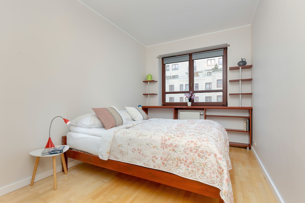 Spacious Apartment Vistula by Renters view 3