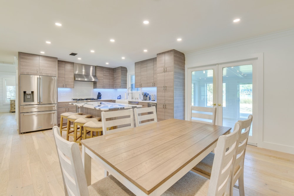 Sups & Dock at Waterfront Home in Freeport