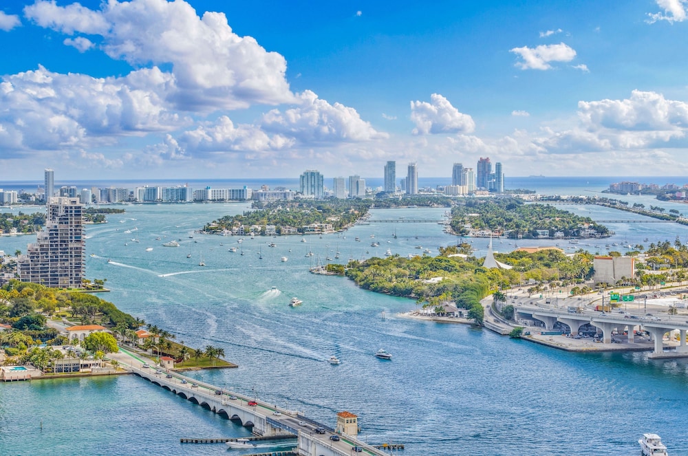 Chic Bayfront Condo With Stunning View