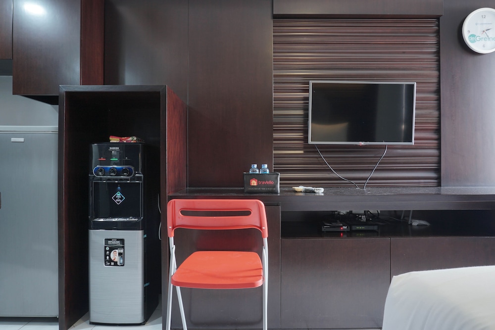 Relax And Comfy Studio At Sahid Metropolitan Apartment view 3