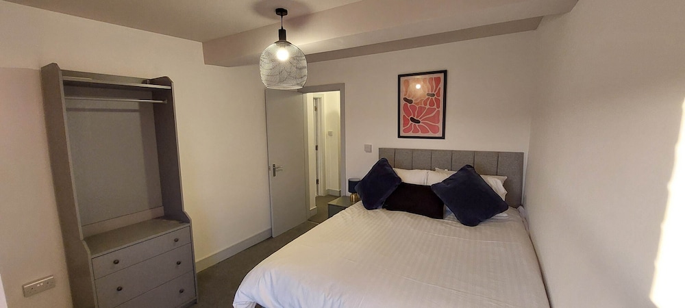 1 Bdr Modern Living in The Old Bank Hse