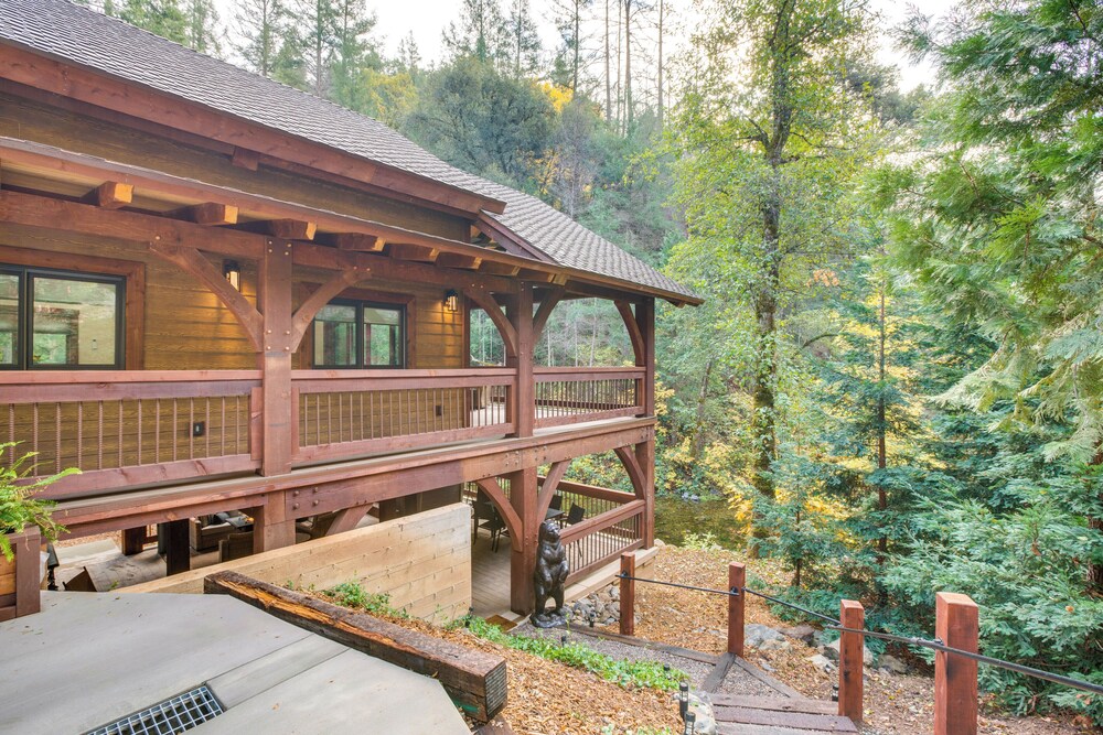Bear Lodge Waterfront Cabin w/ Level 2 EV Charger