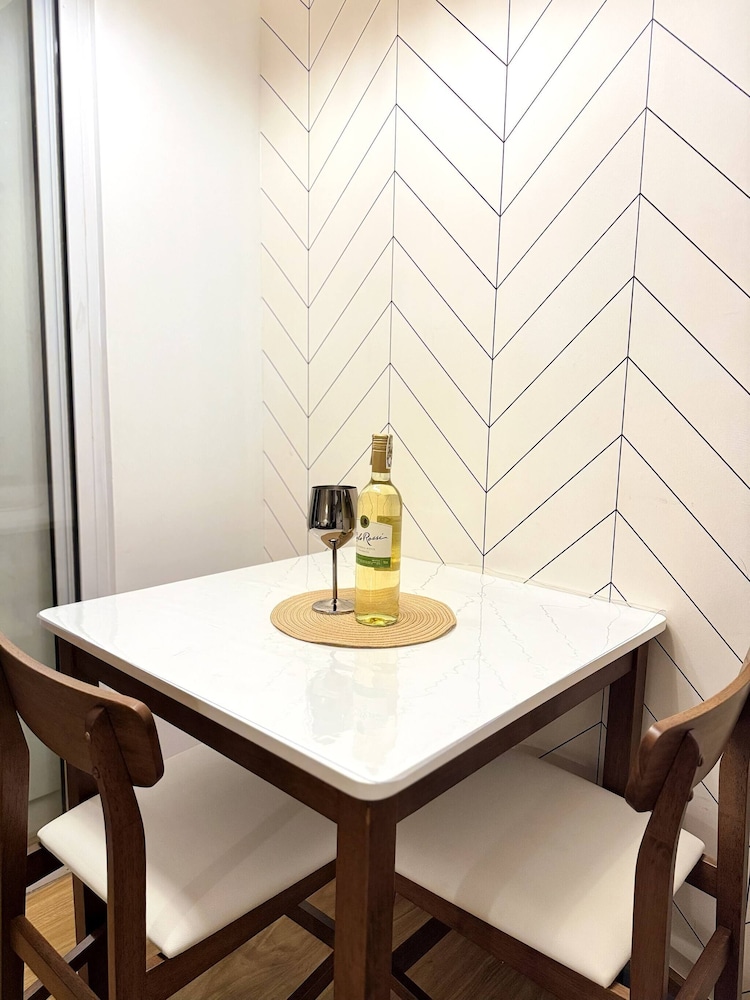 Stunning 42nd Floor Apt With Netflix