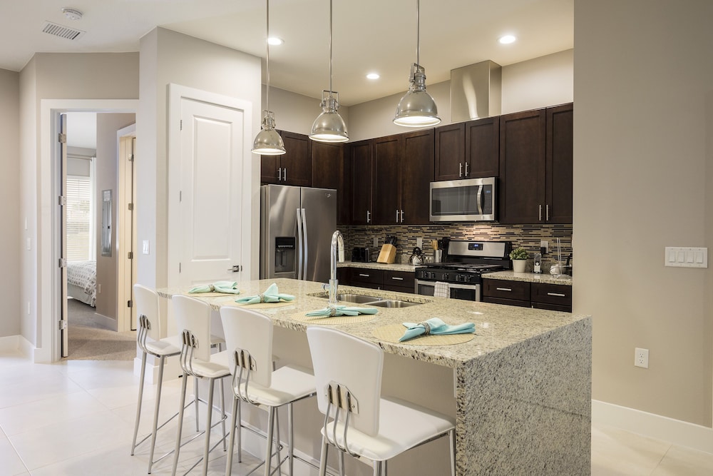 Summerville Vacation Homes by Columbia Management