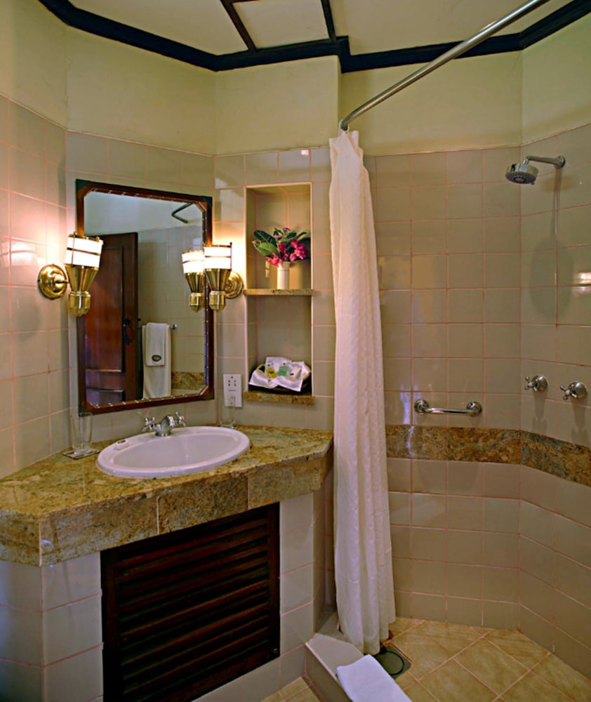 Paraa Safari Lodge