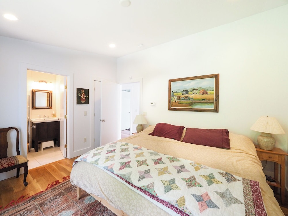 Charming 6 Bdrm Countryside Stay