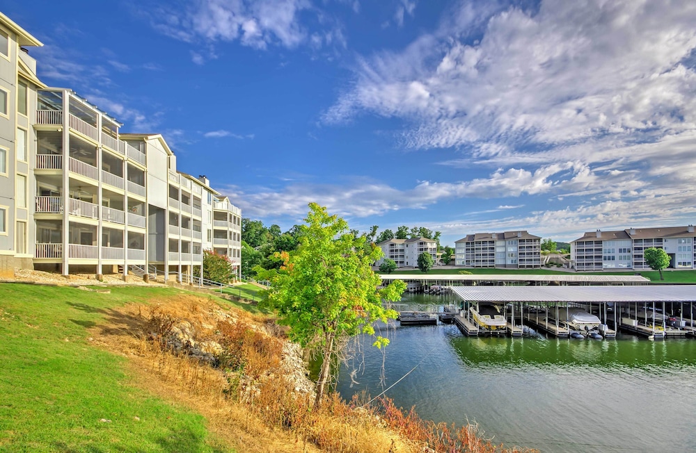 Luxe Lakeside Regatta Bay Getaway w/ Pool Access!