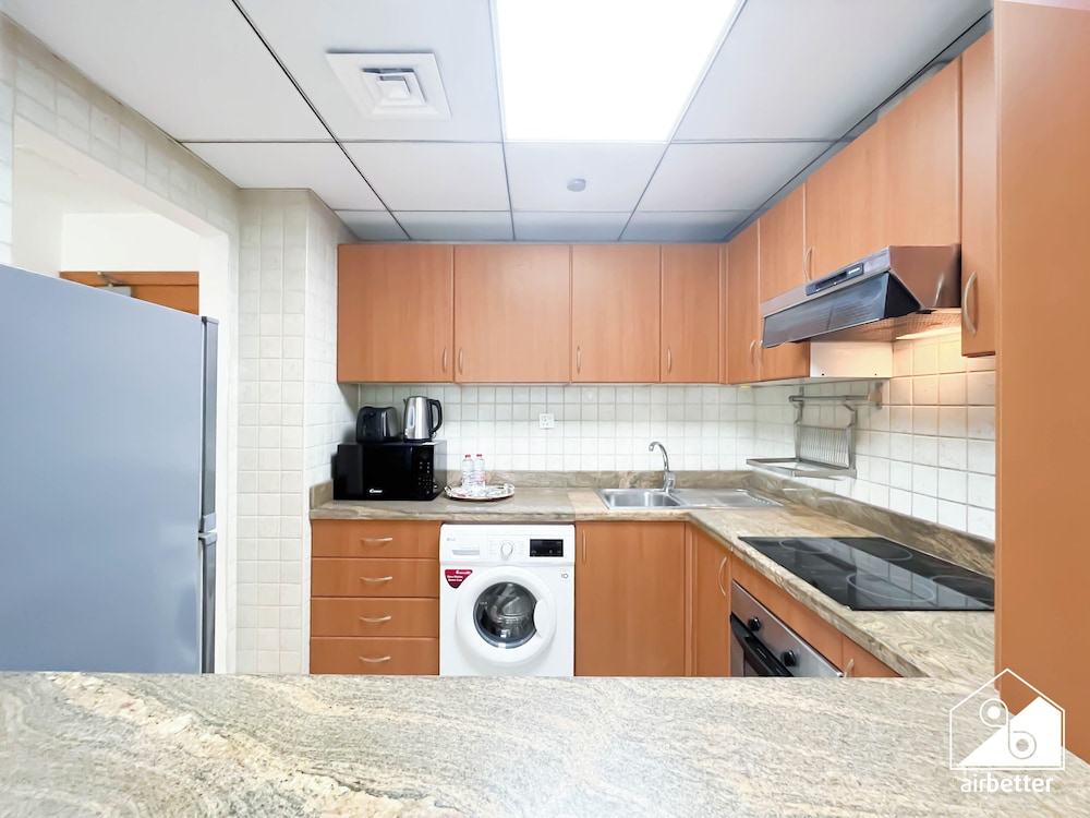 Prestige Marina Living 1BR Balcony, Pool & Gym