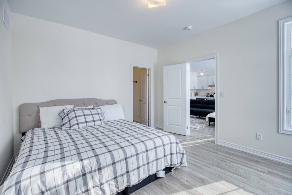 Spacious Brand New 4-bed Retreat in Quinte West