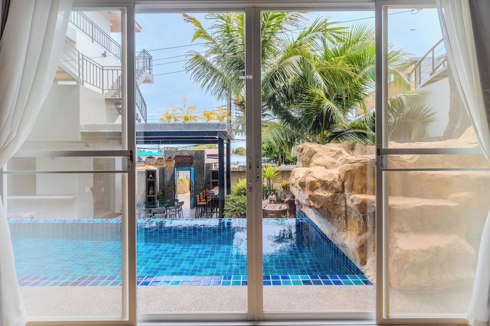 Modern 10BR ZipLine 3 Pools V256