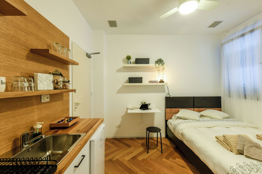 Stunning Modern Studio in Netanya view 3