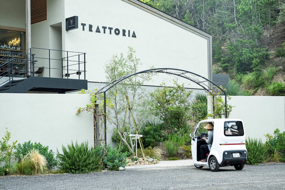 amarancia cottage hugging nature house