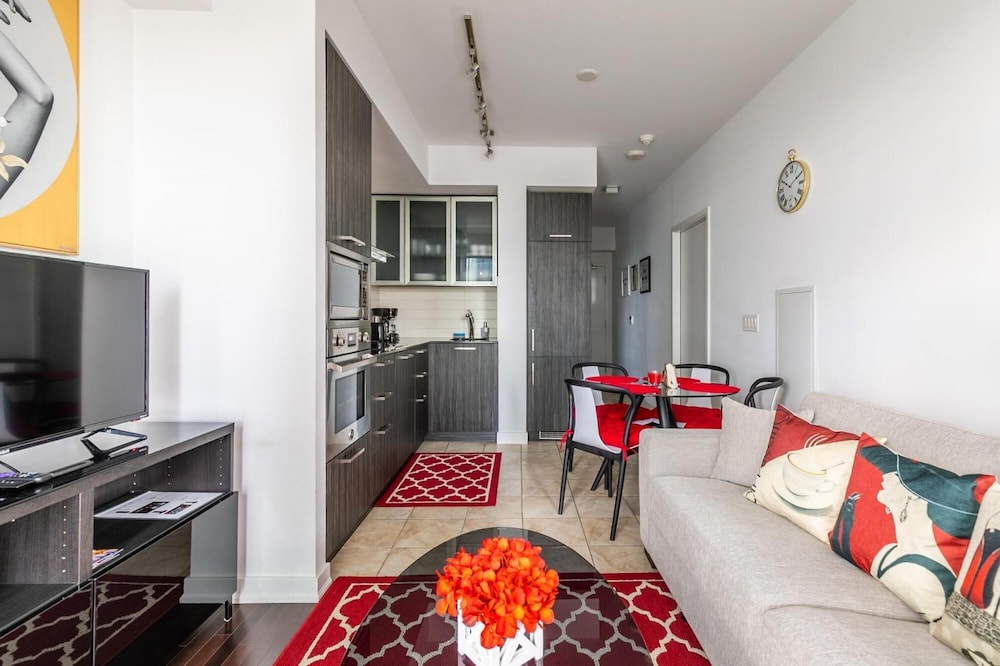 Classy 1 Bedroom Condo on 32 Floor in Downtown