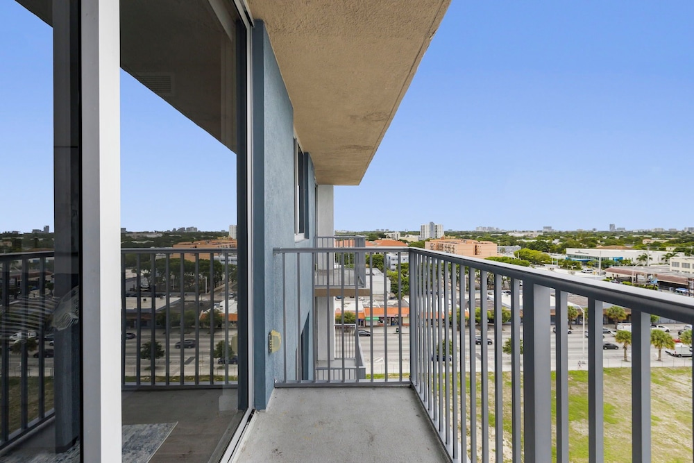 Stylish City-View Condo Pool Access