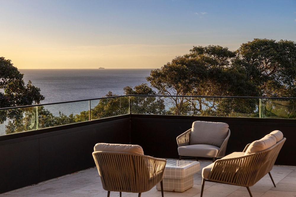Blanc de Noir Luxe Grandeur Heated Pool and Spa