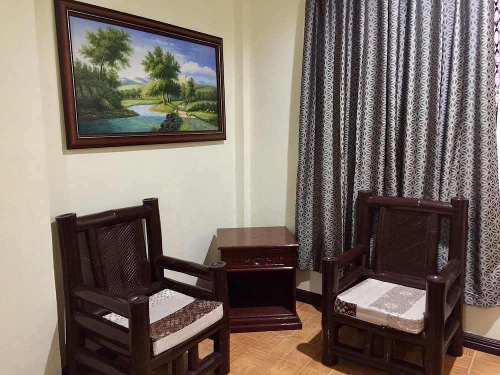 The Executive Villa Inn & Suites