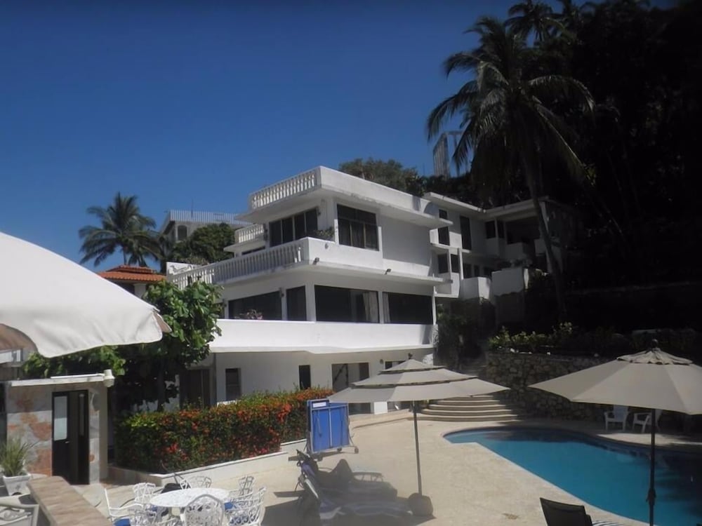 Hotel Villas Luna Marina - Image 1