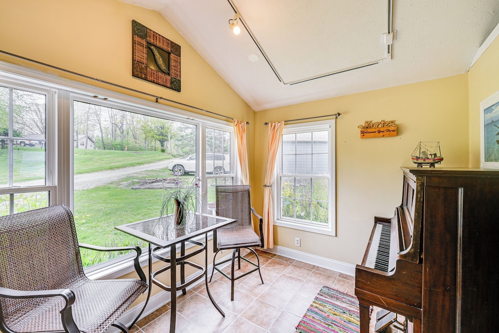 Scenic Views: Spacious Webster Lake House!