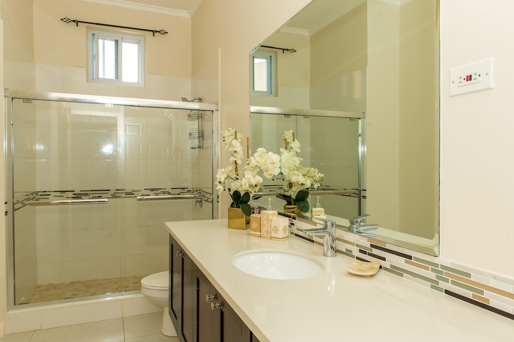 City Ridge Luxury 2 Bedroom view 2