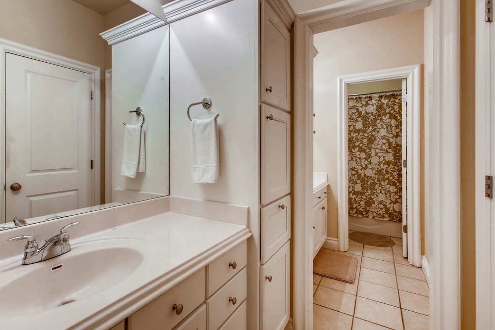 Luxury 4 Bedroom Home in Central Austin