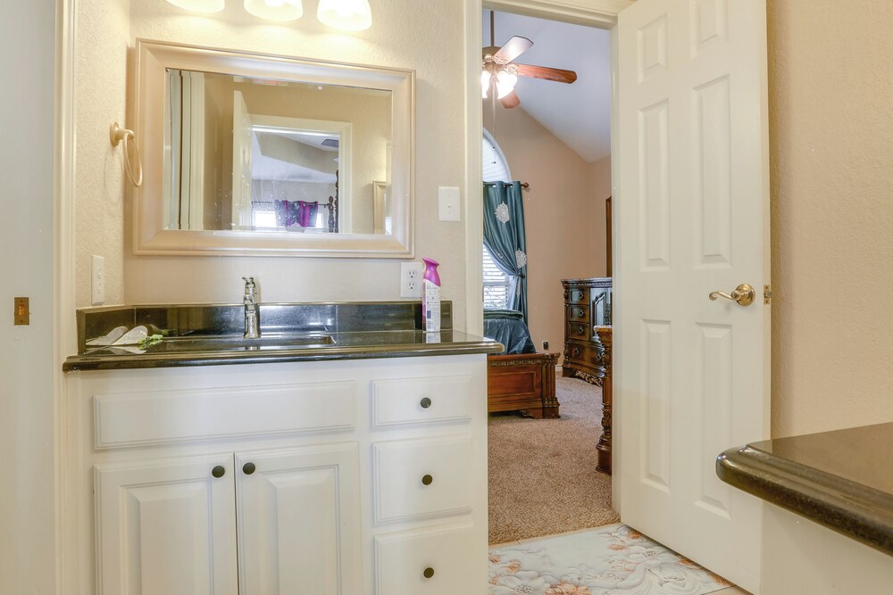 9 Mi to Lake Texoma: Calera Escape w/ Gazebo!