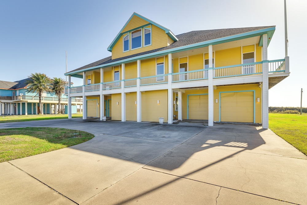 Beachfront Group Getaway on Bolivar Peninsula