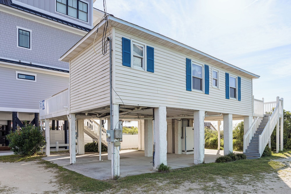Oceanfront Home w/ Deck & Views in Surfside Beach!