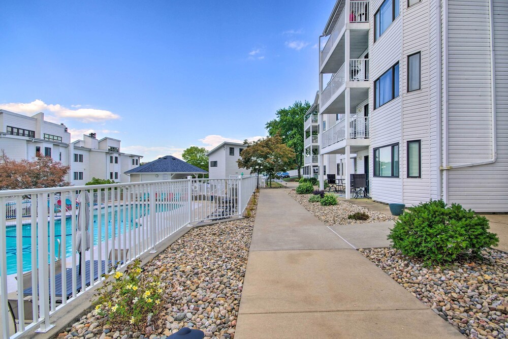 Charming Condo w/ Pool Access in Osage Beach! view 5