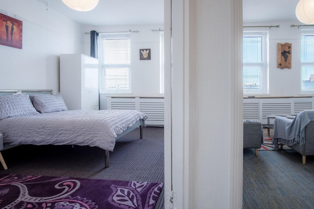 Skyfall - 2 Bedroom Apartment - Milford Haven